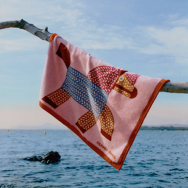 Animaux Nattes beach towel - Pink | Hermès Canada